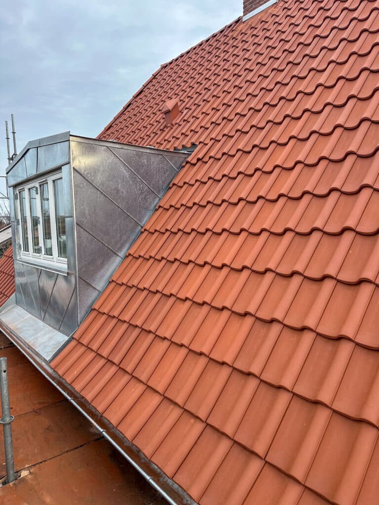 Zinkkvist og nye tegl på parcelhus i Rødovre
