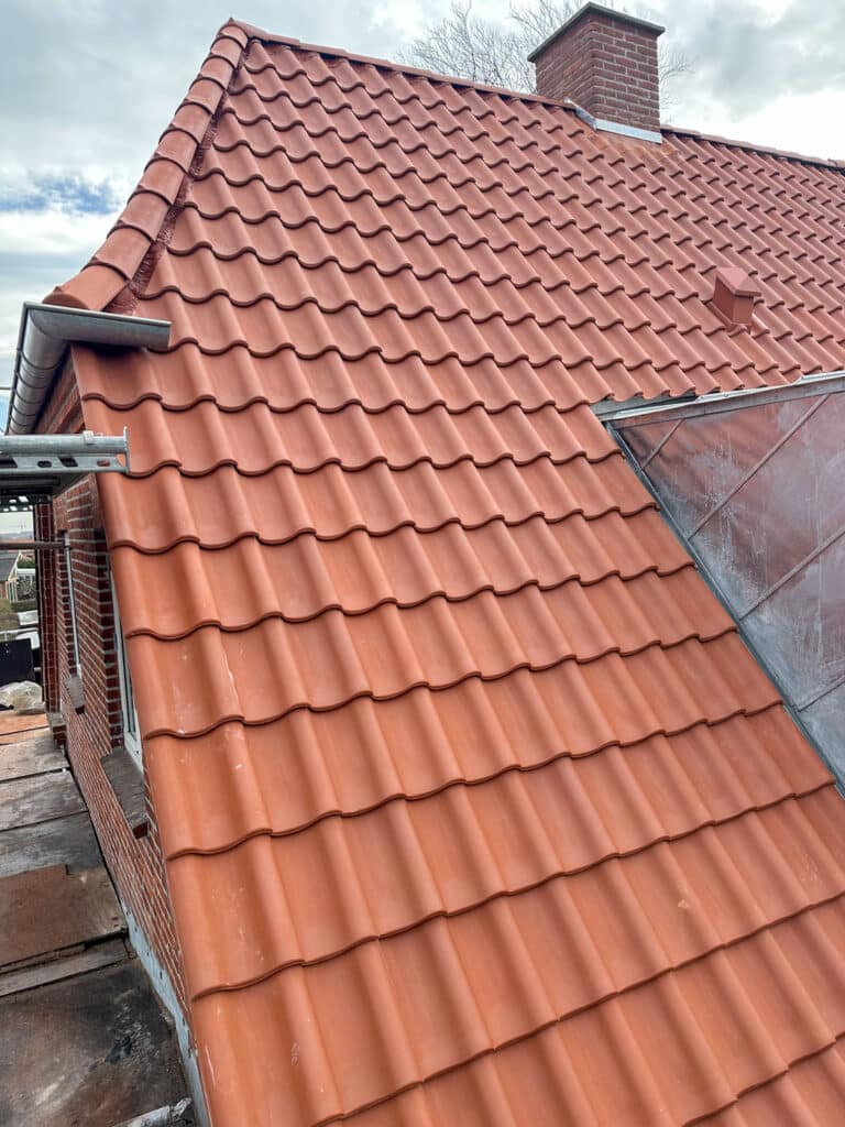 Nye tegl og kvist på villa i Brøndby