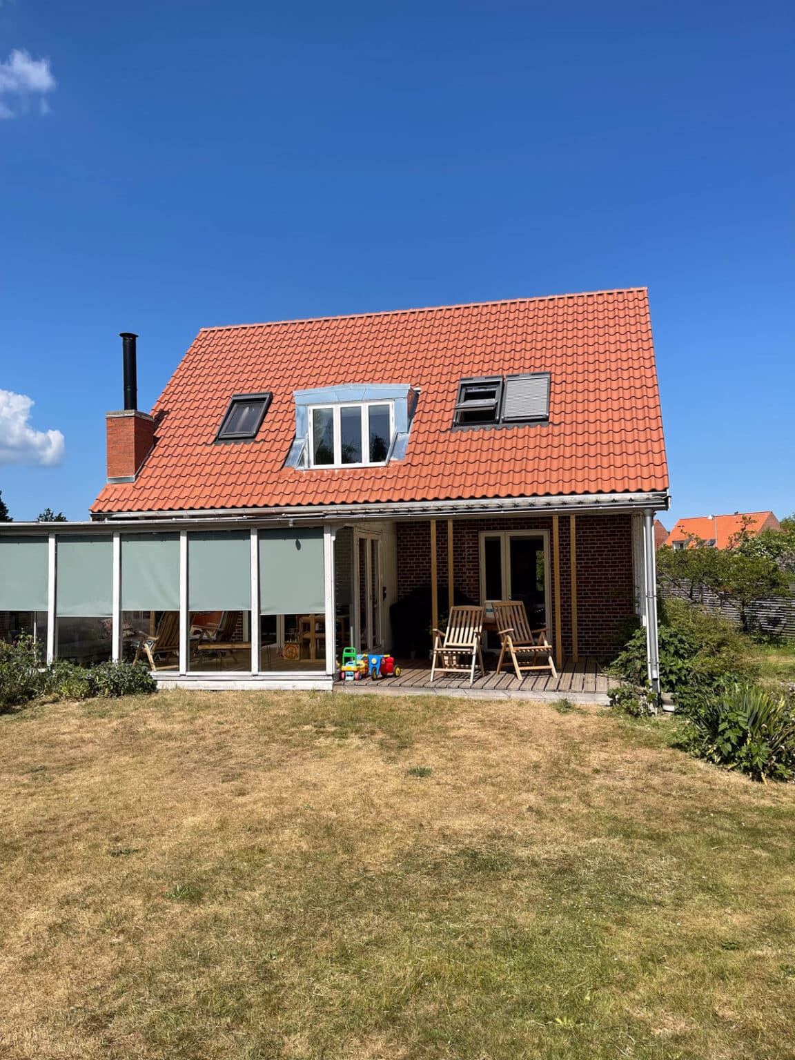 Parcelhus i Ballerup med nyt rødt tegltag, kvist og ovenlys